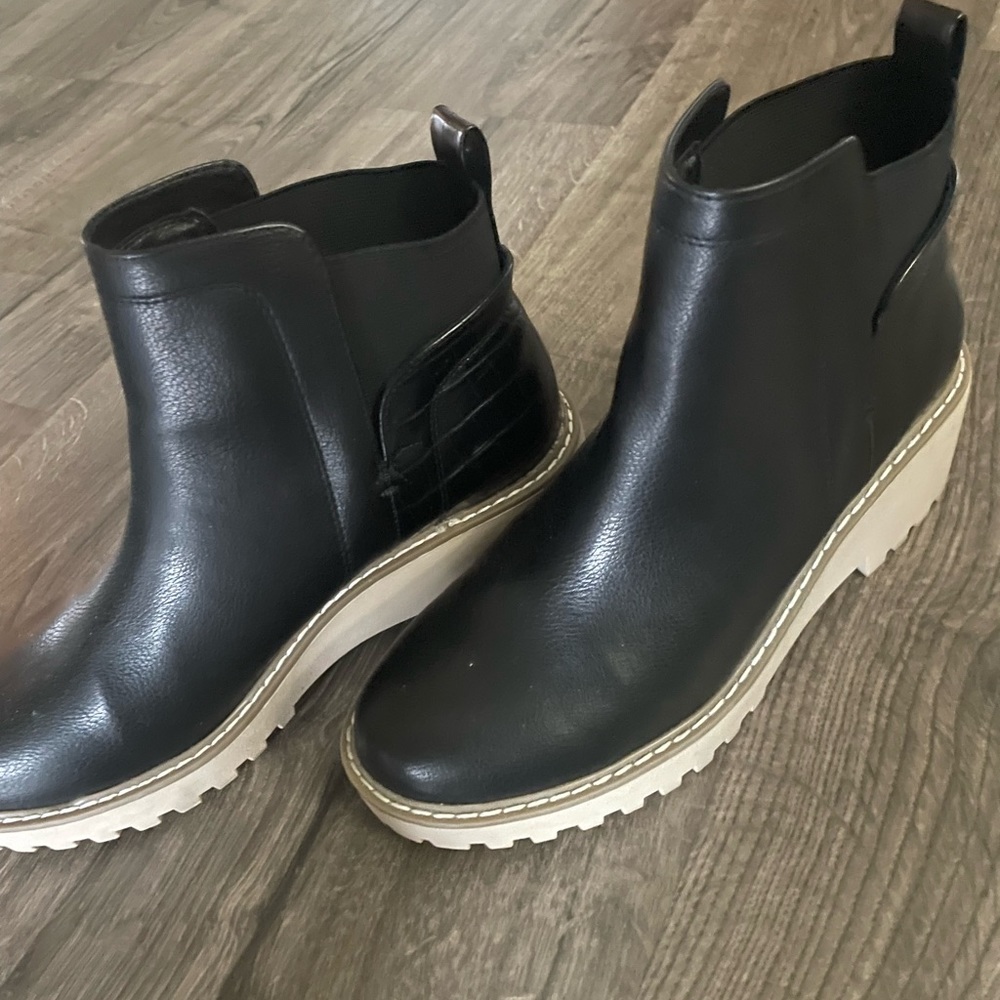 Black dolce vita slip on booties